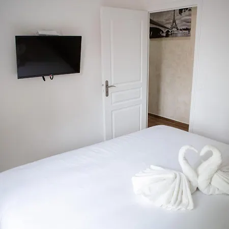 Cosy Au Pied Du Metro Paris A 10min Apartment La Courneuve