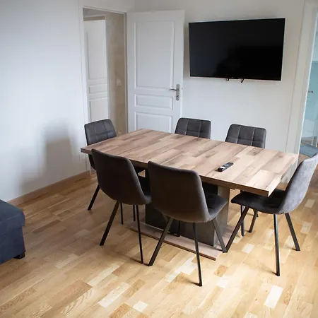 Cosy Au Pied Du Metro Paris A 10min Apartment La Courneuve