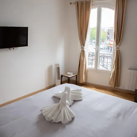 Cosy Au Pied Du Metro Paris A 10min Apartment La Courneuve